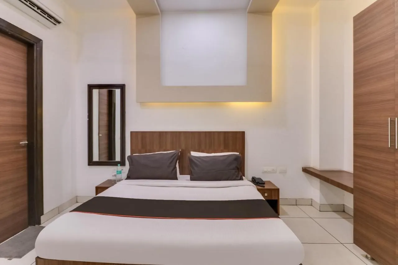 ホテル Collection O Green Plaza Near Inox Gurgaon Dreamz