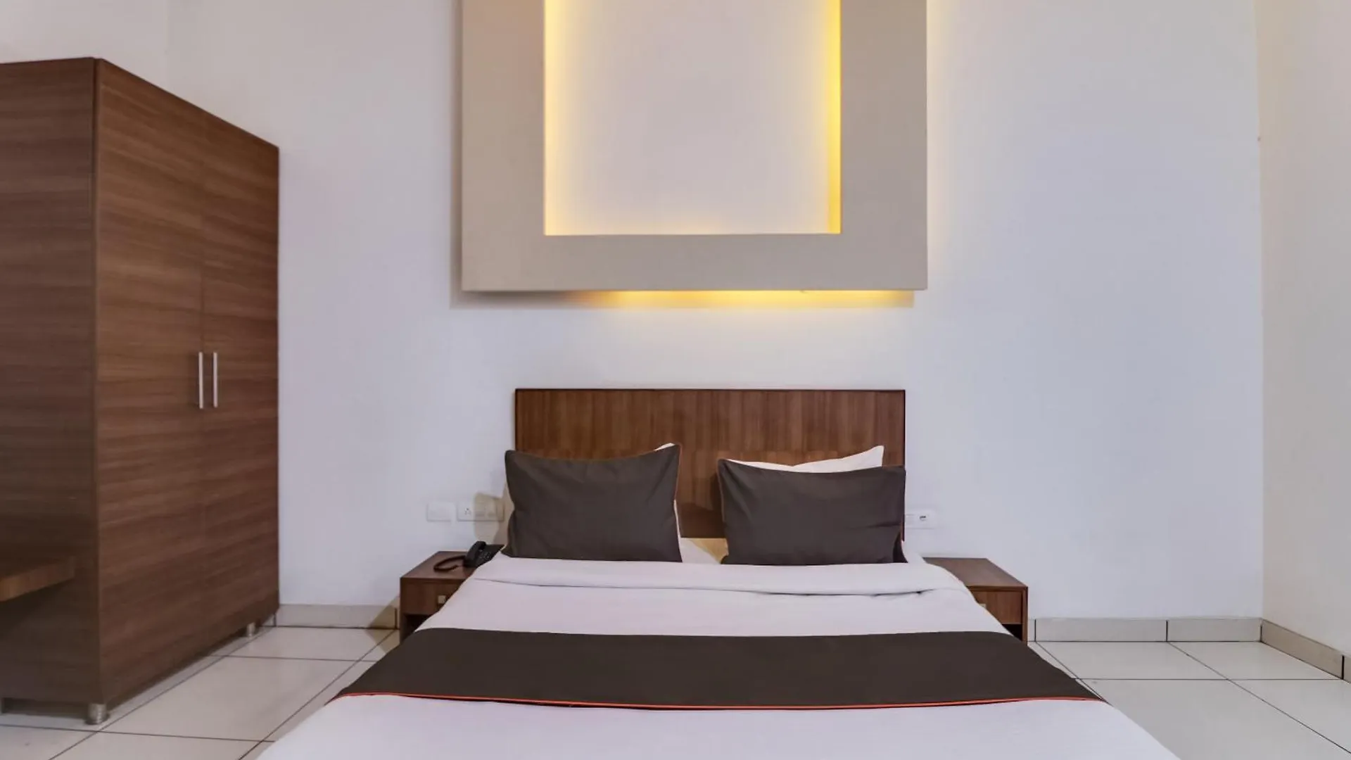 Collection O Green Plaza Near Inox Gurgaon Dreamz
